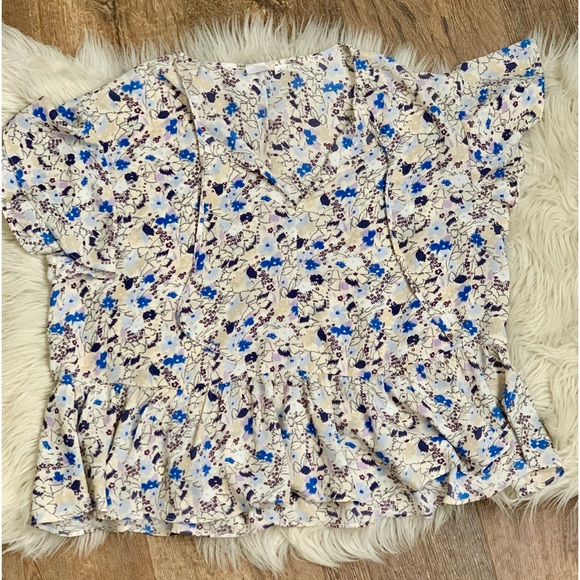 Gap Flutter Sleeve Top - Picture 4 of 10